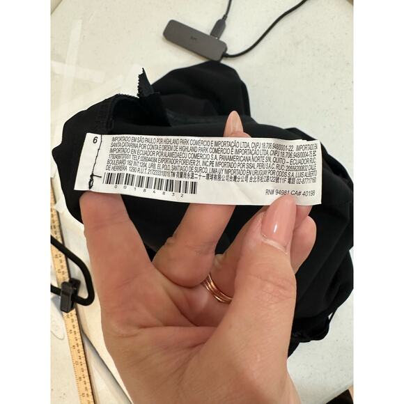 Forever 21 Jumpsuit Bib Medium Black Wide Leg Baggy Lightweight Romper Jumper - Picture 3 of 7